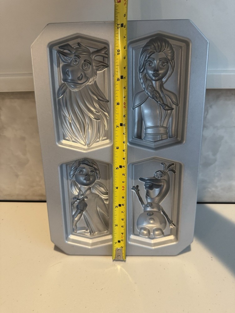 Frozen 2 Disney Nordic Ware Bundt Pan Heavy Duty EUC