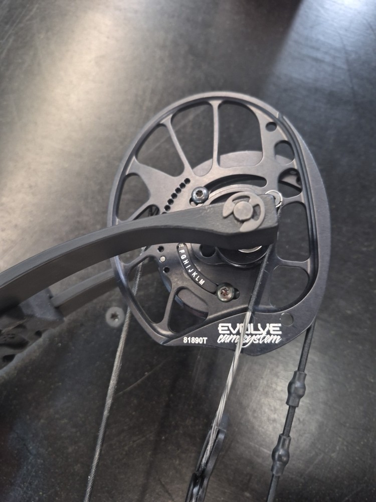 Used PSE Supra RTX 37 - Right Hand - 60lbs - Grey