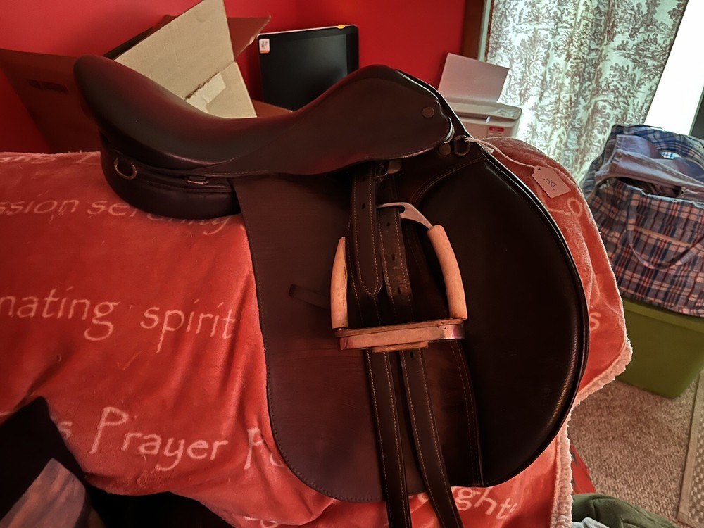 collegiate english saddle