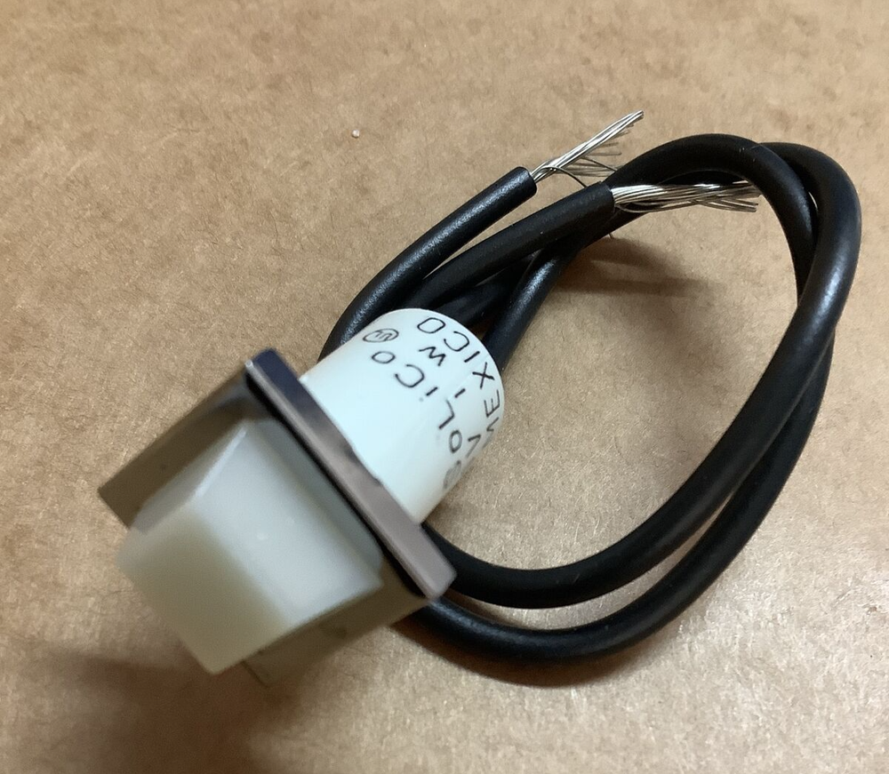 SoliCo SQUARE 12/14VOLT INDICATOR WHITE
