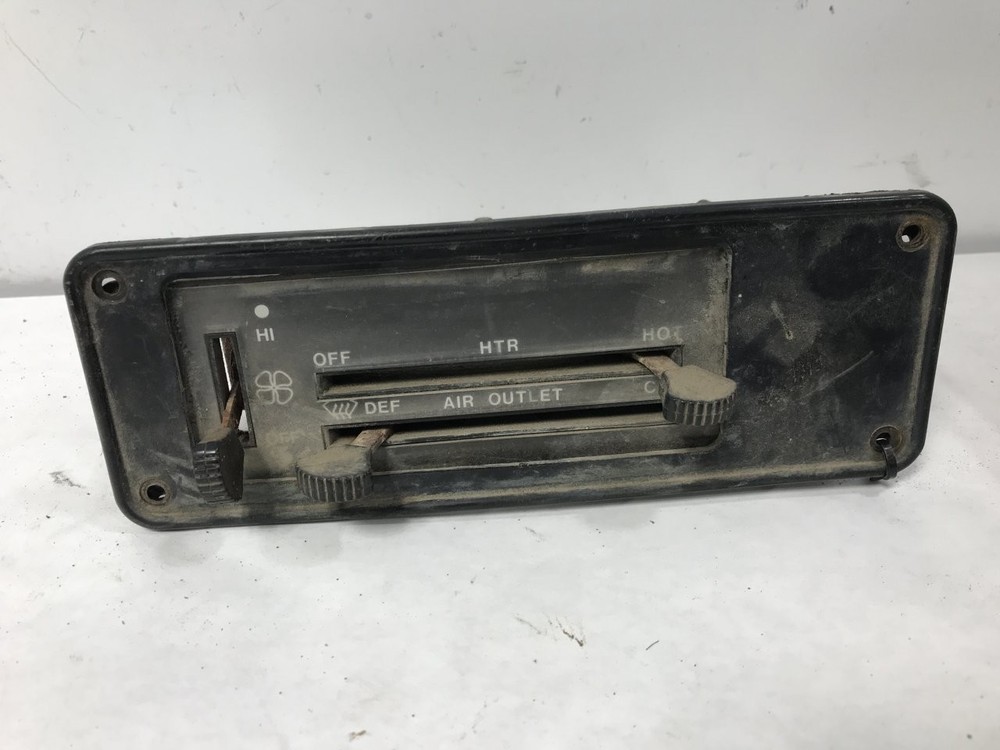 International S1900 Heater A/C Temperature Controls - Used
