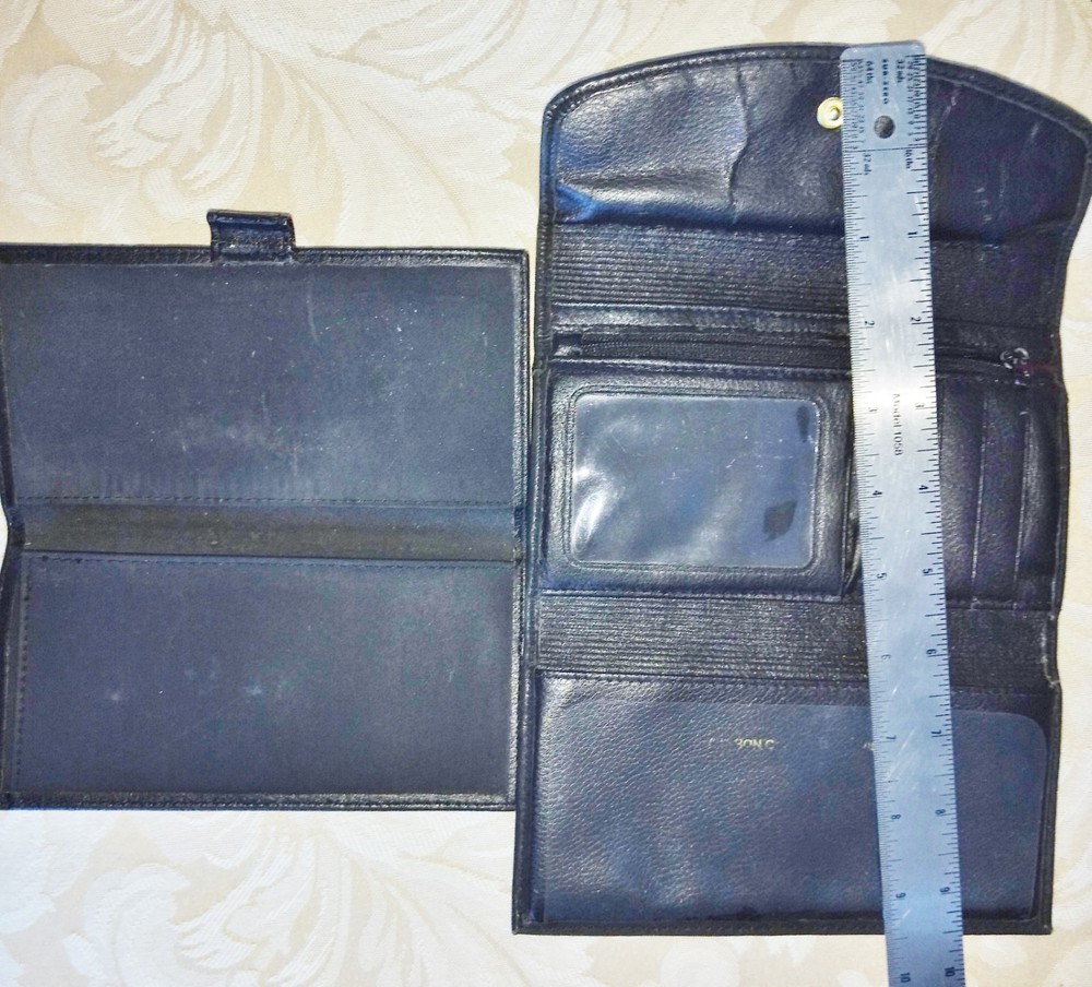 WOMANS BLACK LEATHER CLUTCH WALLET