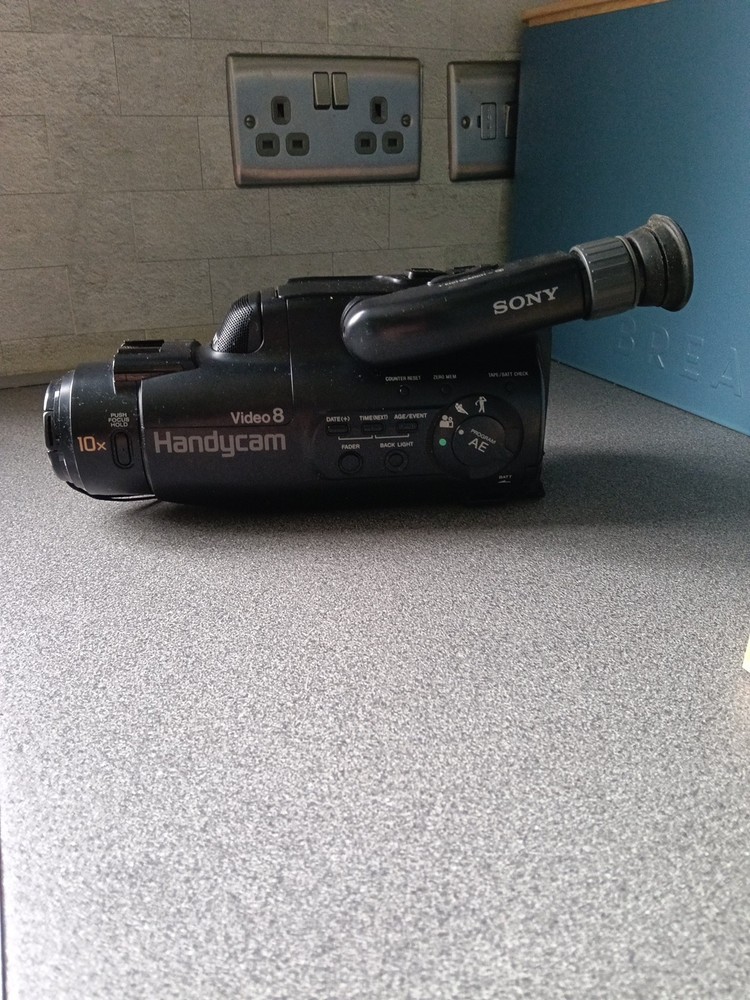 Sony Video 8 Handycam CCD- FX300E Untested