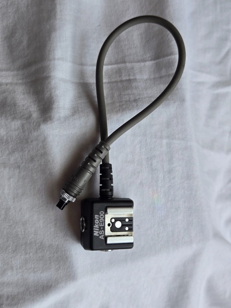 Original Nikon AS-E900 Multi‑Flash Adapter in Excellent Condition