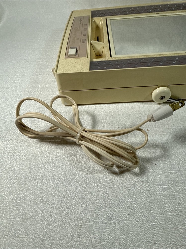 Vintage GE General Electric EUC Lighted Make Up Mirror
