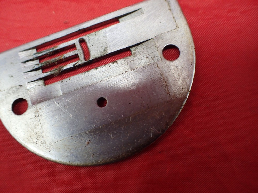 VINTAGE Wards URR SEWING MACHINE Bobbin & Needle Plates