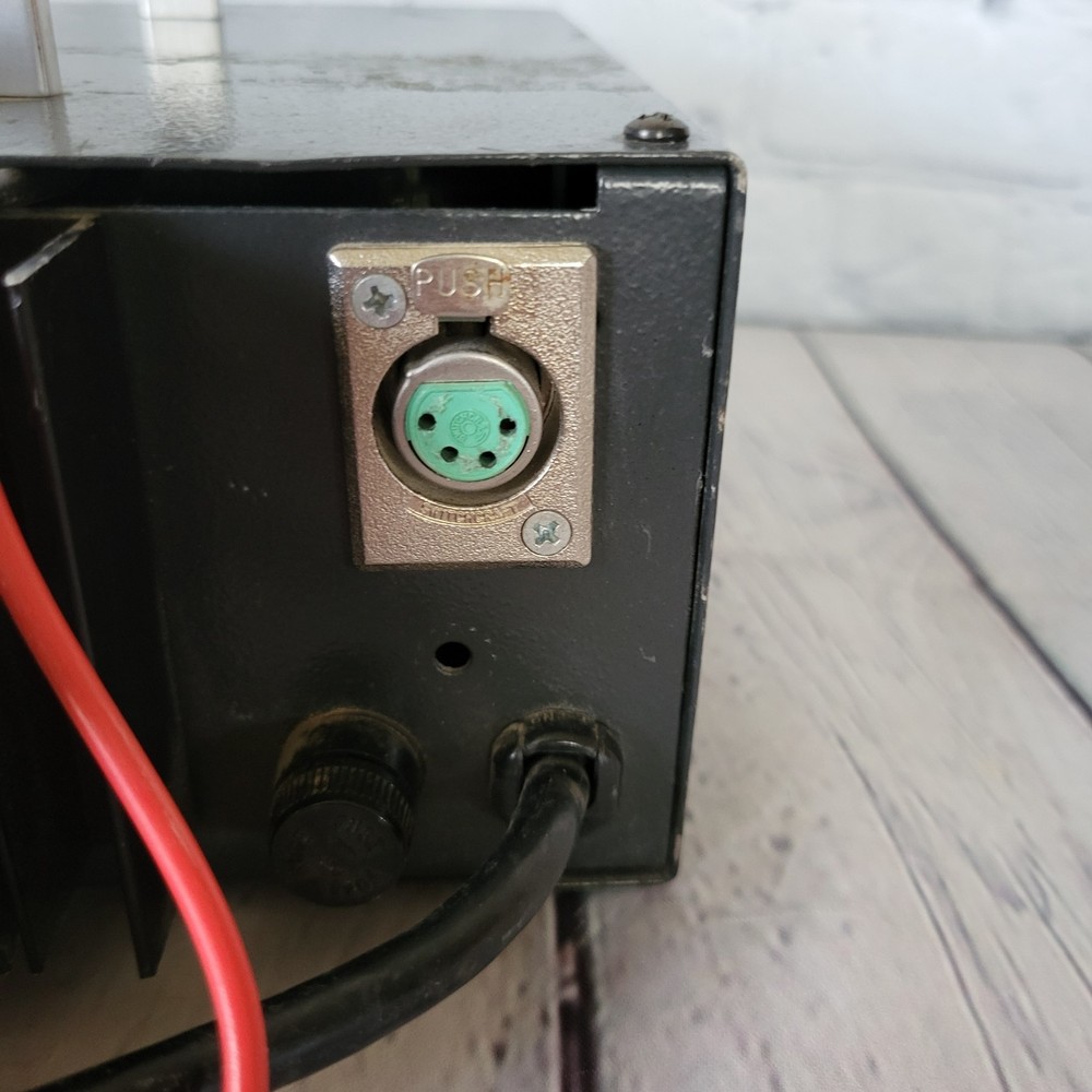 Astron 13.7Vdc Linear Regulated power supply 5A Model RS-7A Powers On