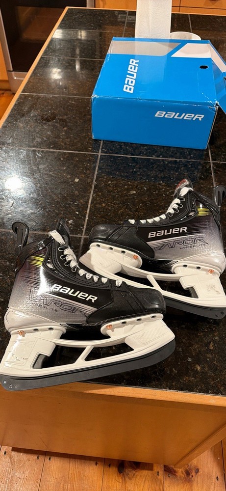 Bauer Hyperlite Skates 5.5 used once
