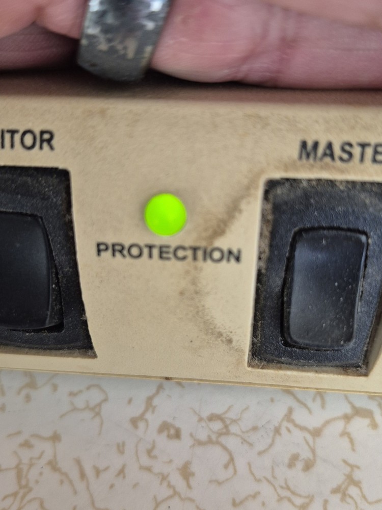 Newpoint Switcher 2000 Plus 6 Outlet Surge Protector TESTED WORKS
