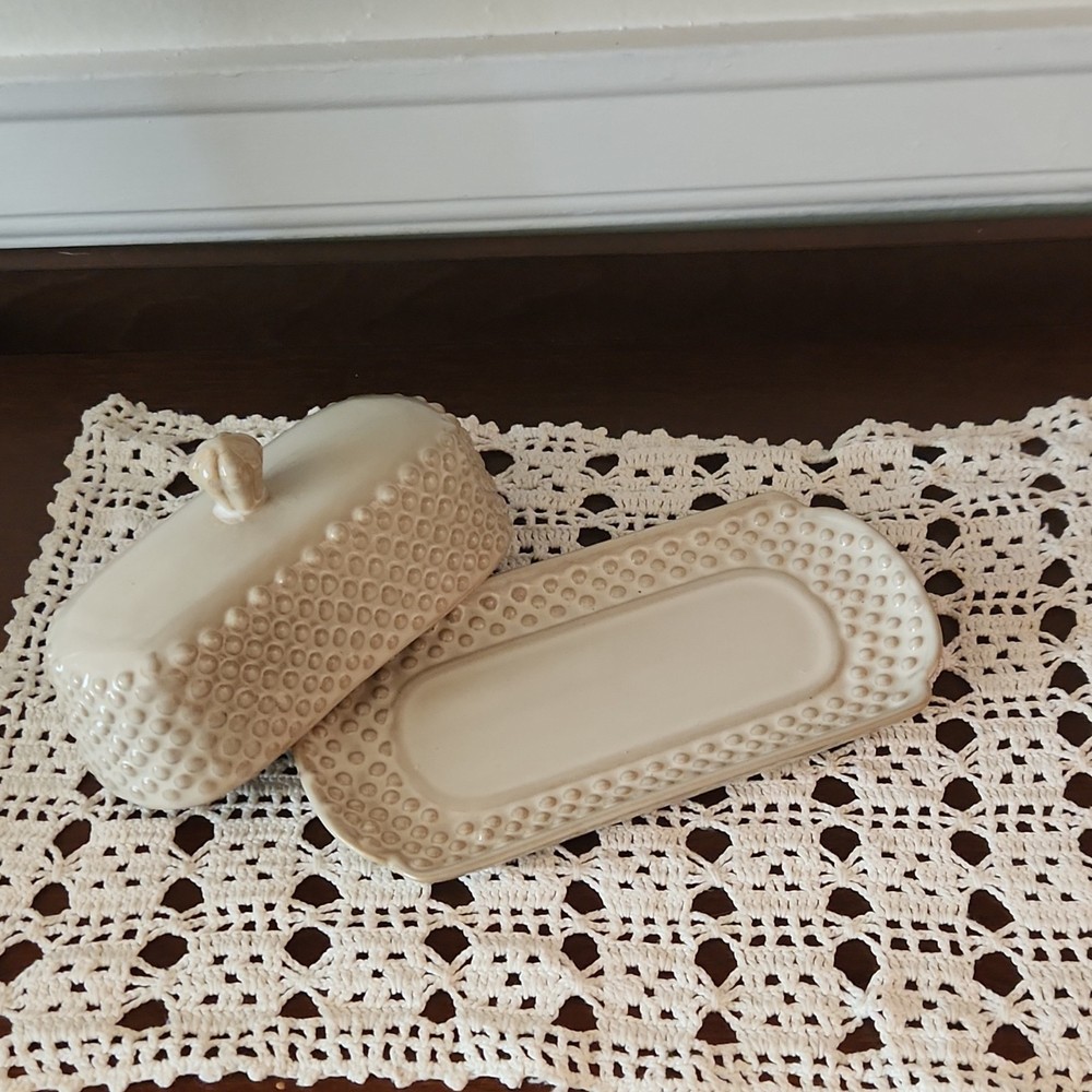 Maison by homeessentials Ceramic Covered Butter Dish White Rectangle Lid Safe