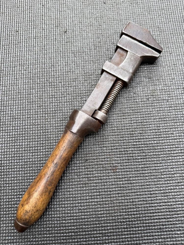 VINTAGE WOODEN HANDLE ADJUSTABLE SPANNER WRENCH.