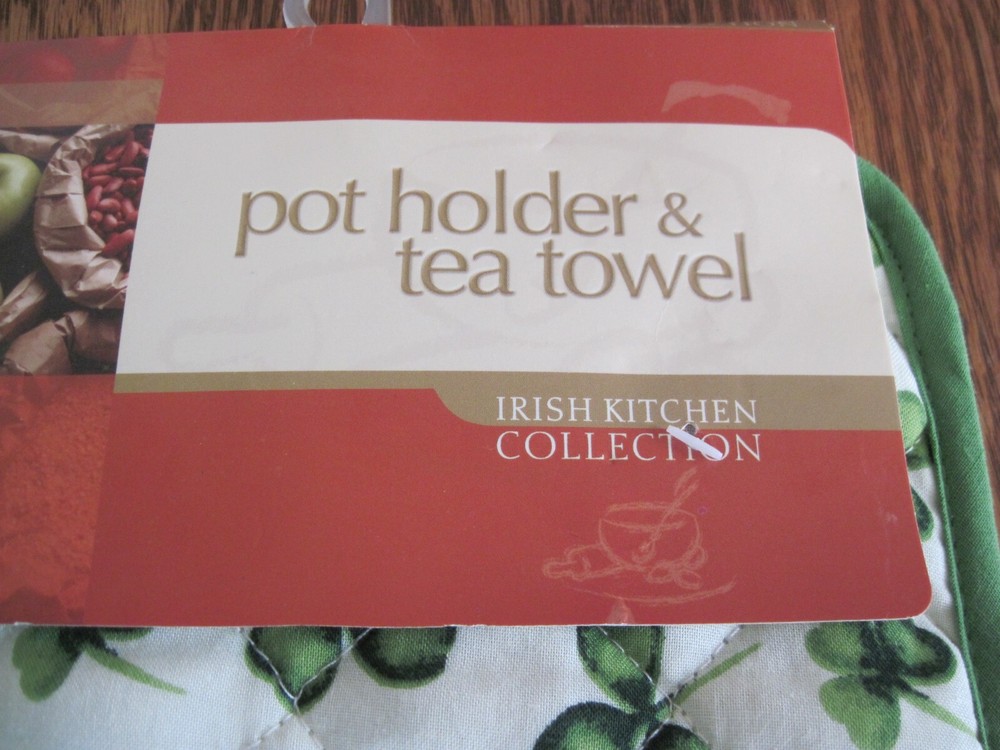Irish Kitchen Collection Pot Holder & Kitchen Towel Shamrocks