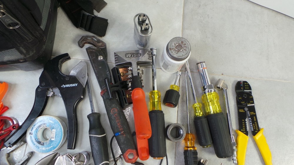 MISC ELECTRICIAN TOOLS & BAG (121444-1B AOO CTR-A2)