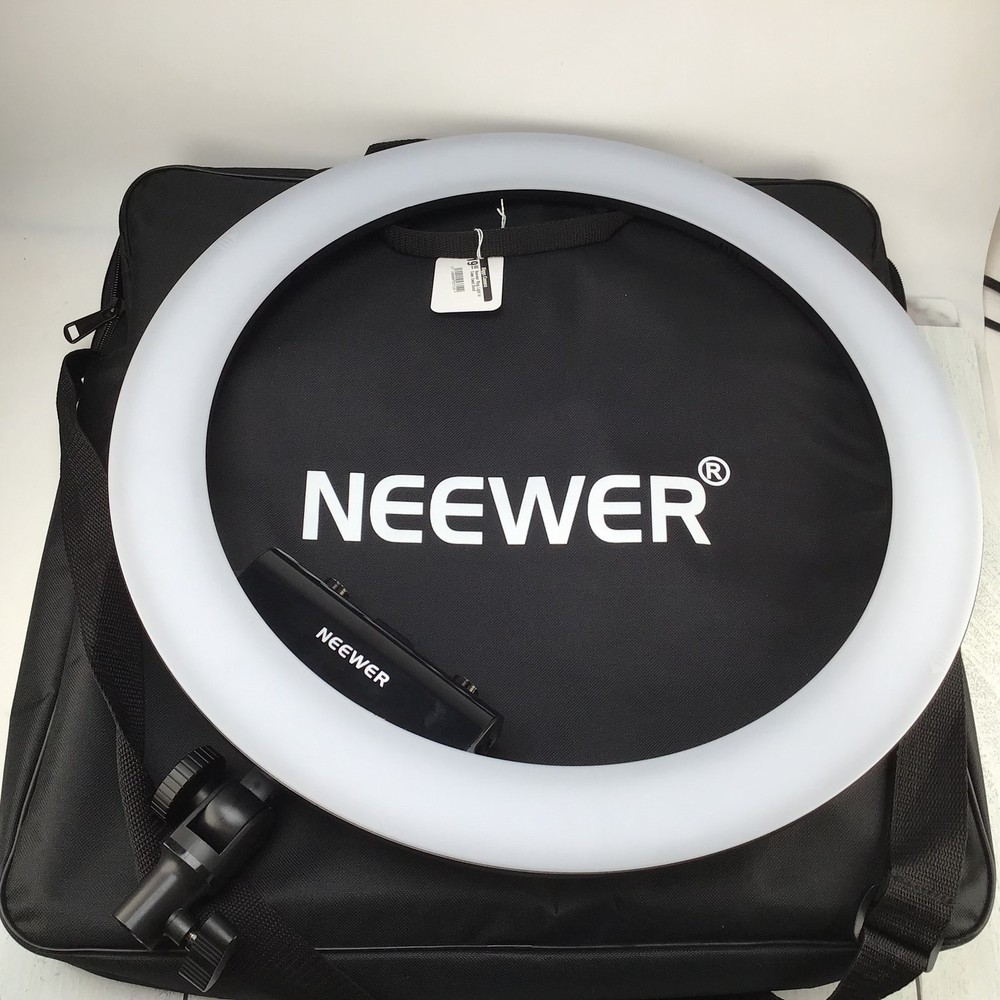 Neewer Ring Light in Case Used Good