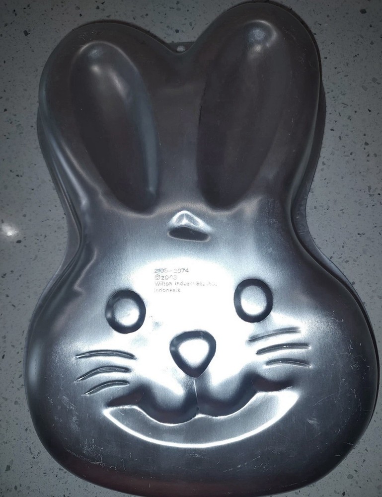 2003 Wilton Step-By-Step Bunny Cake Baking Pan #2105-2074