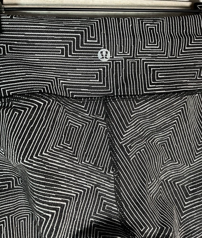 Lululemon Wunder Under Women's 4 Black Patterned Crop Athletic Leggings
