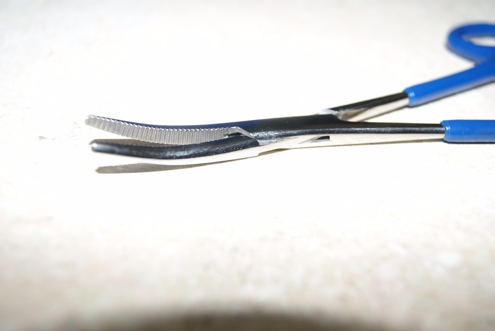 CURVED END HEMOSTATS NEW WATCH / CLOCK TOOLS / HOBBY TOOLS