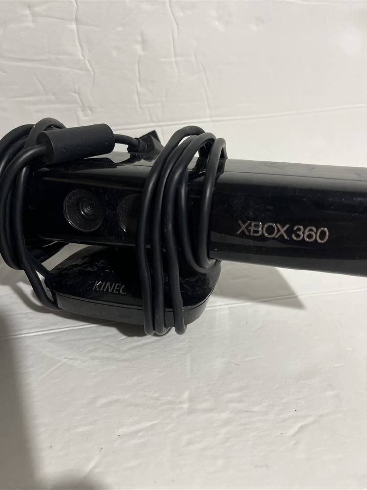 Microsoft Kinect Sensor for Xbox 360 W/ Games