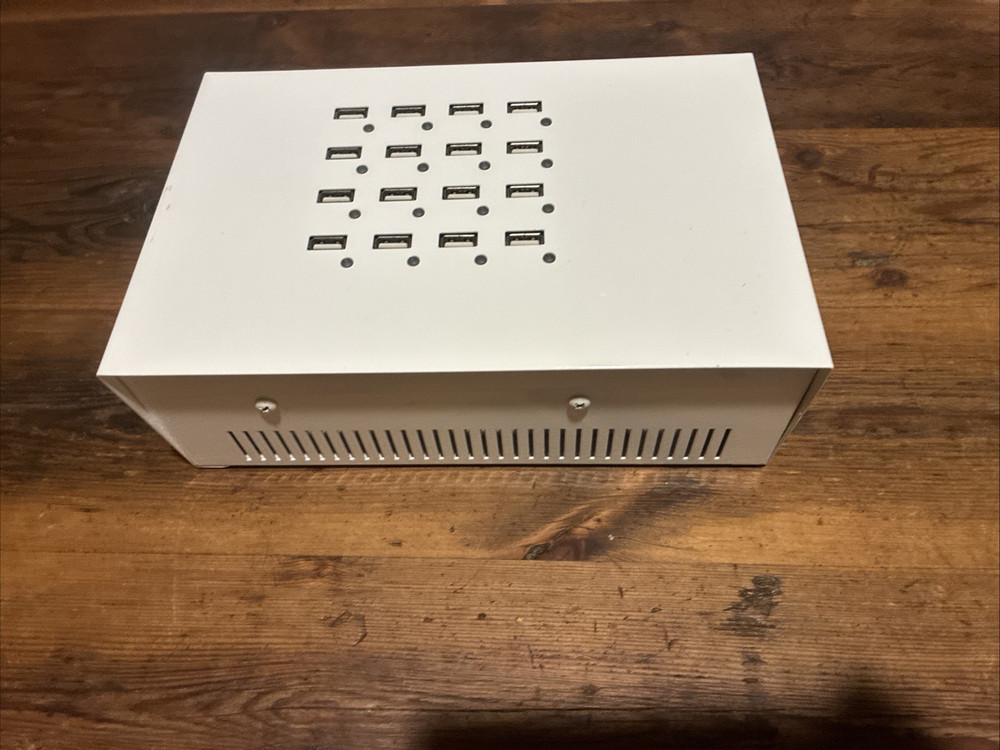 Parat PARAI16-NA Universal Charge and Synchronization Hub