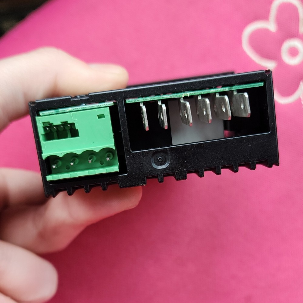 Carel PZR3C0EA25K Digital Temperature Controller