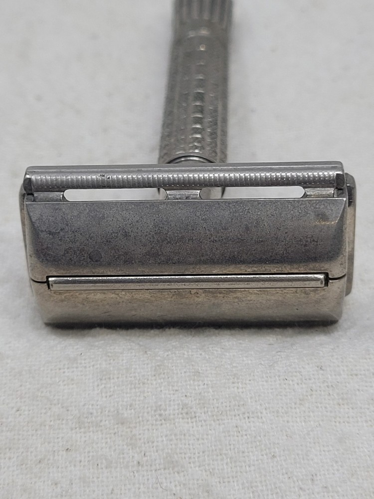 vintage Gillette 1956 B-4 Speed tip razor