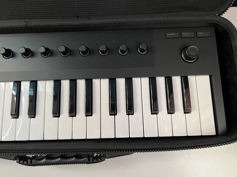 Native Instruments Komplete Kontrol M32 Controller Keyboard + Analog Cases Pulse