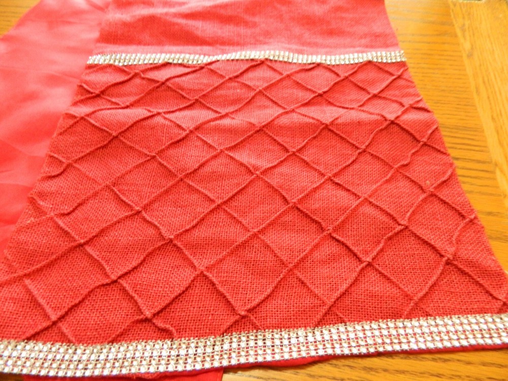 L-24 RED JUTE TABLE RUNNER WITH SILVER METAL TRIM