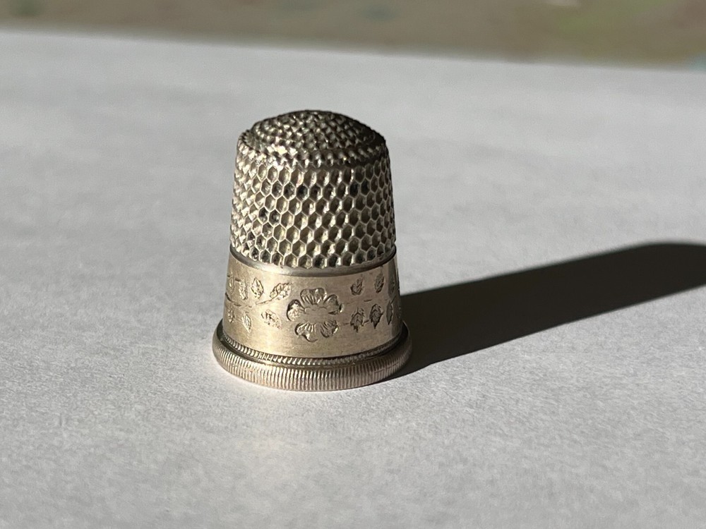 Antique Sterling Simons Roses Thimble