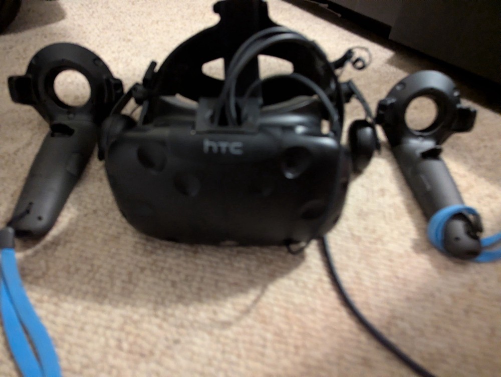 HTC VIVE 1ST GEN UNTESTED/INCOMPLETE
