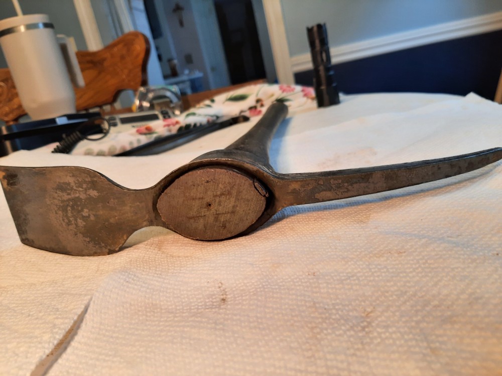 DIAMOND CALK US WW2 pickaxe and ORIGINAL handle 1945 DISPLAY READY!