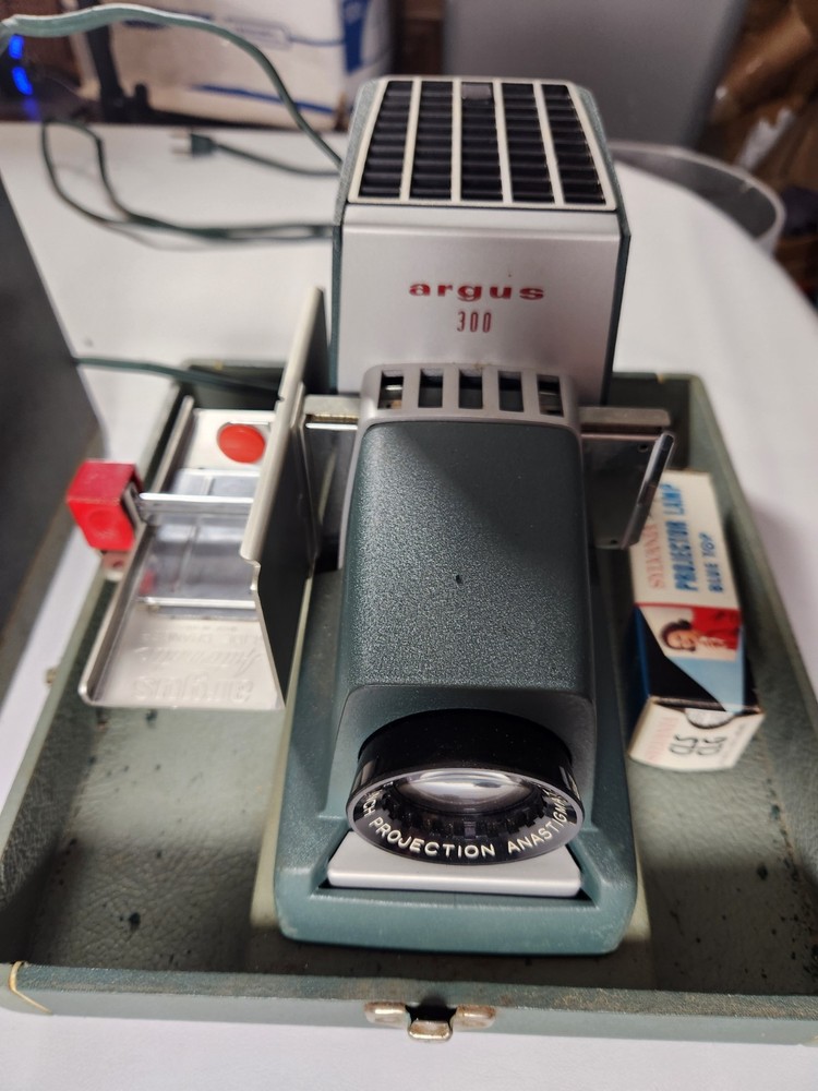 Argus 300 Automatic Slide Projector Model III Series Carry Case Tested Working