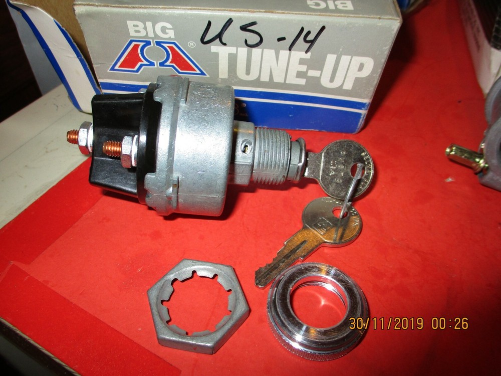 UNIVERSAL--4 TERM.-- Ignition STARTER  SWITCH /KEYS