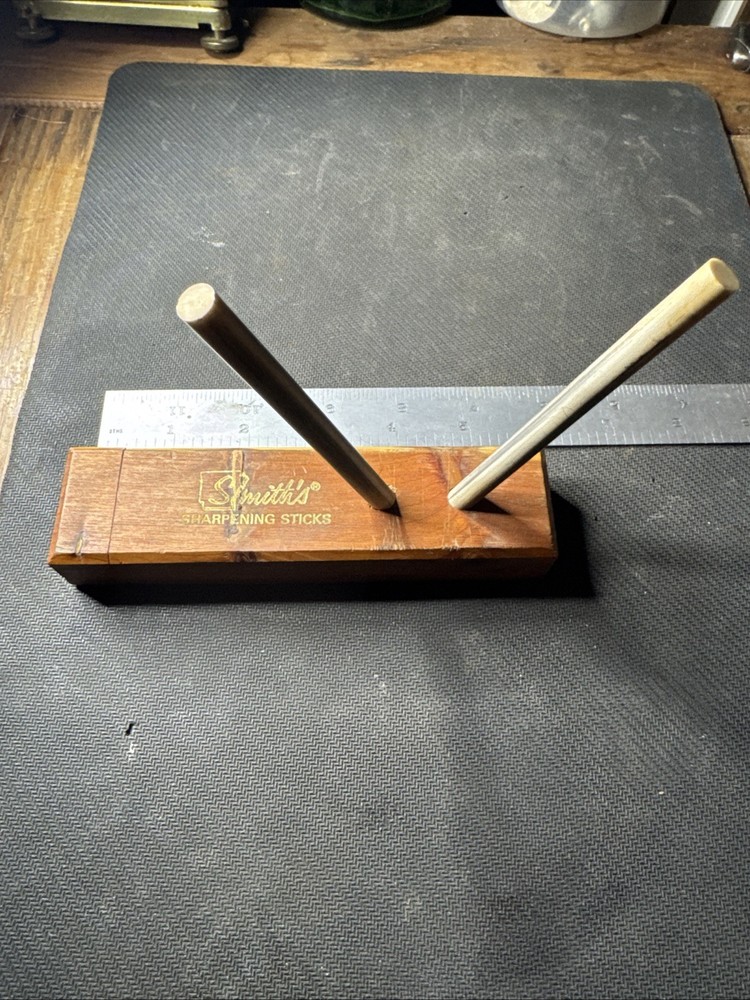 VTG Smith’s Sharpening Sticks Cedar Wooden Container 5.75”
