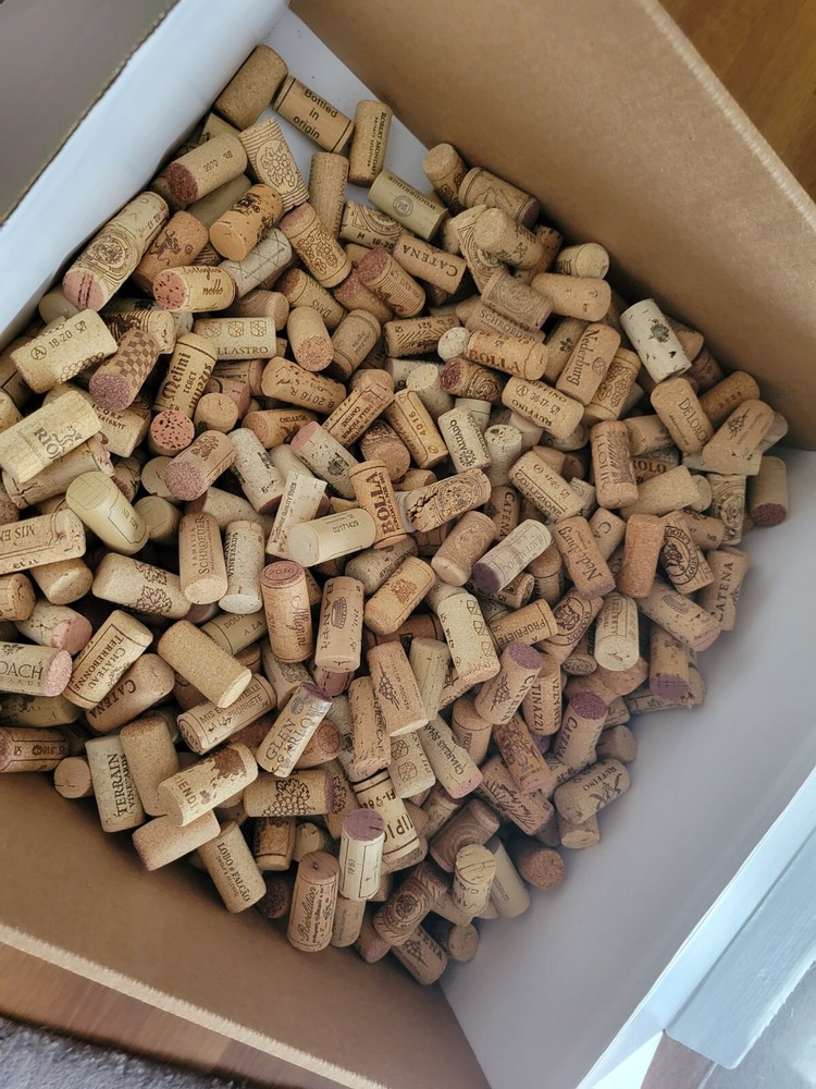100 Wine Corks Used