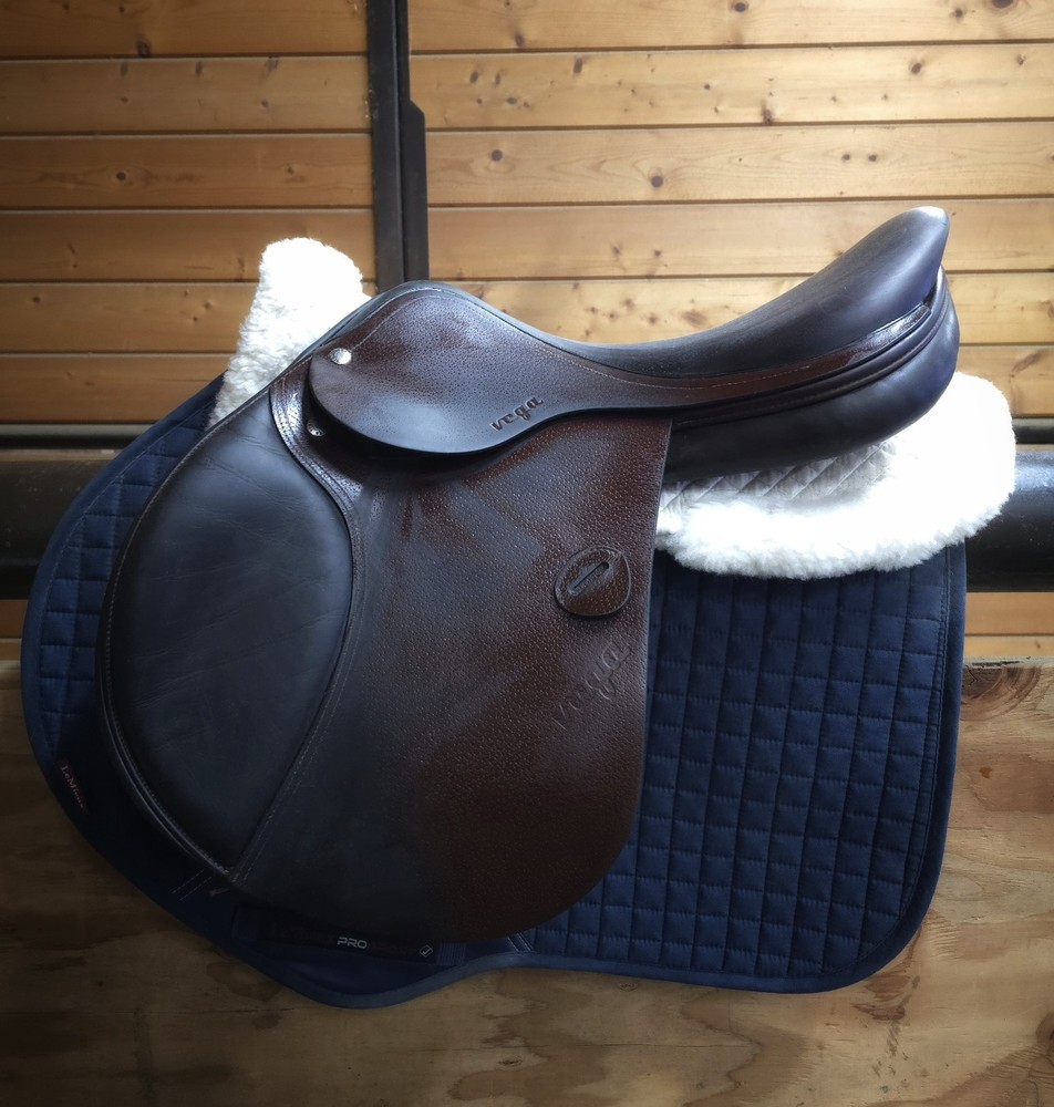 Amerigo Vega Jump Saddle 18"