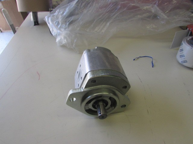 hydraulic pump MODEL#AZPG22-32