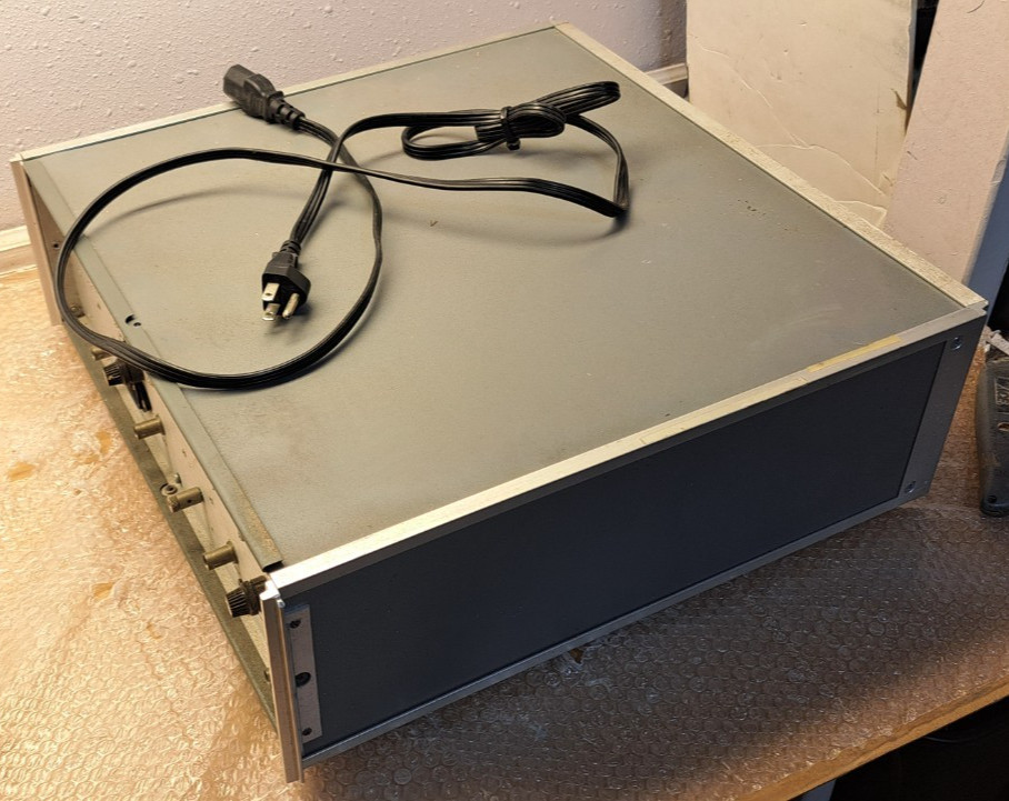 Krohn-Hite model 3343 Dual Channel, Solid State Variable Electronic Filter