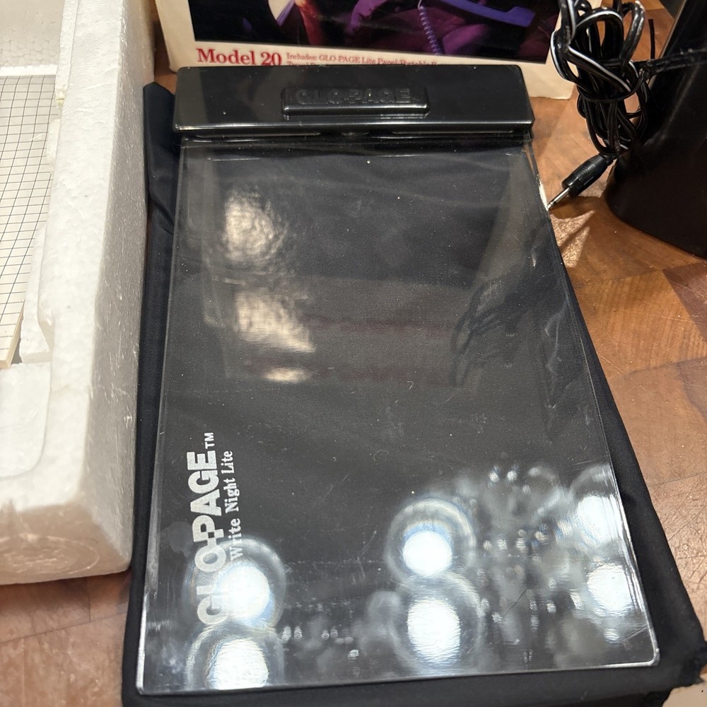 Glo Page Read Write Night Lite Model 20 Portable Book Light Panel Battery Pack