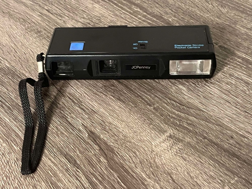 JCPENNY ELECTRONIC STROBE POCKET CAMERA MODEL 620-0082