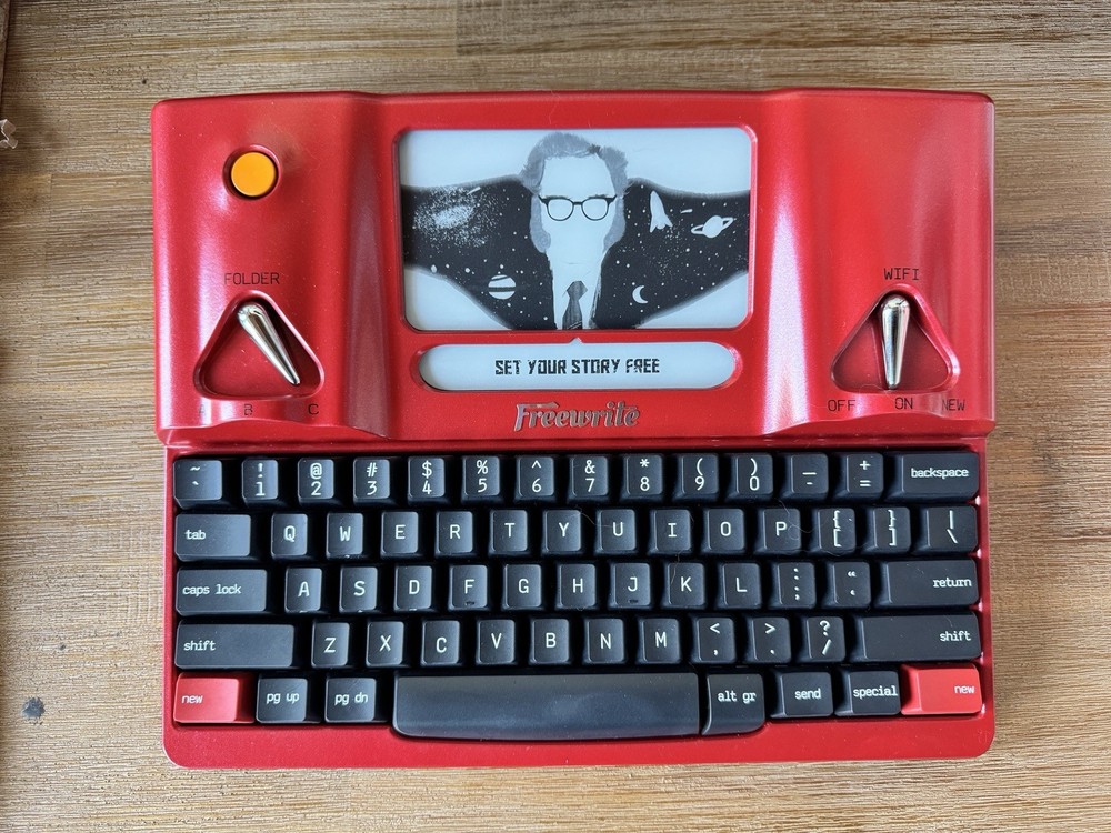 Freewrite Smart Typewriter - Valentine Edition