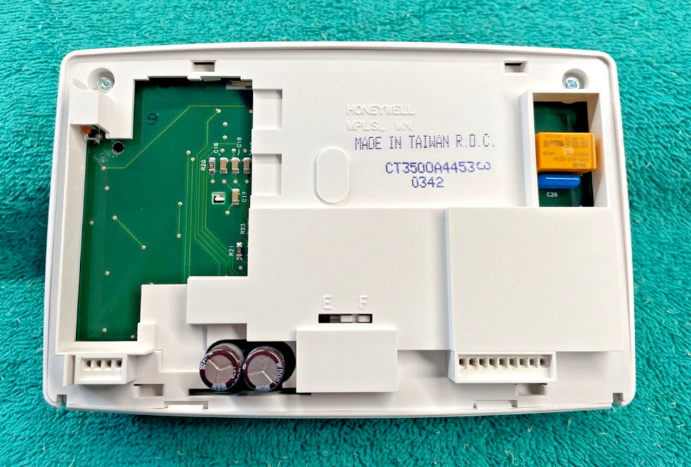 Honeywell CT3500A4453 Programable Thermostat CT3500A White