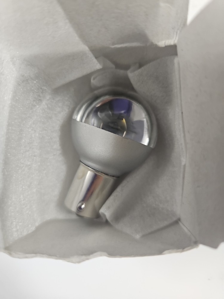 WAMCO Universal Replacement Lamp WL-1524.       (zb)