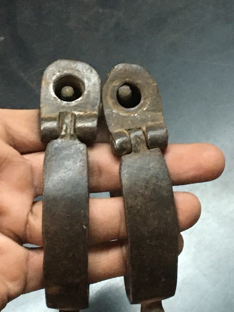 OLD VINTAGE HANDMADE RUSTIC IRON SOLID RARE HANDCUFF CHAIN MULTIPURPOSE USE