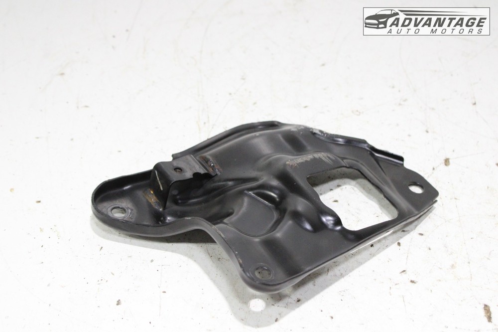2018-2020 GENESIS G80 FRONT RIGHT SIDE FENDER SUPPORT MOUNT BRACKET OEM