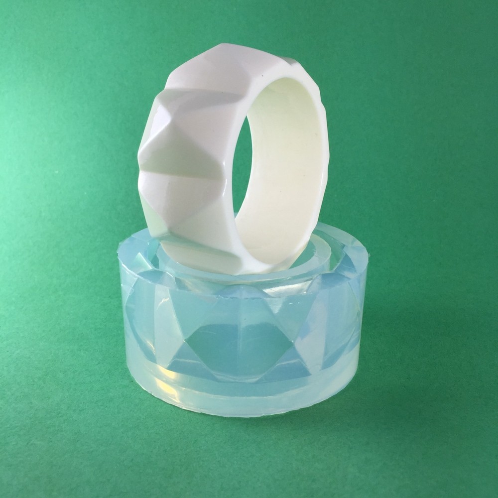CLEAR SILICONE MOLD (MB097) FOR RAISED PYRAMID PATTERNS BANGLE BRACELET