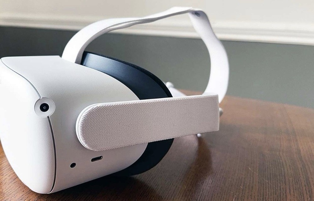 Oculus Quest, Two Headset With Controllers And Multiple Games Downloaded