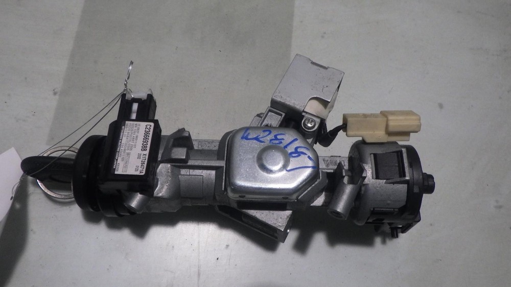 10 MAZDA 3 Ignition W/Key