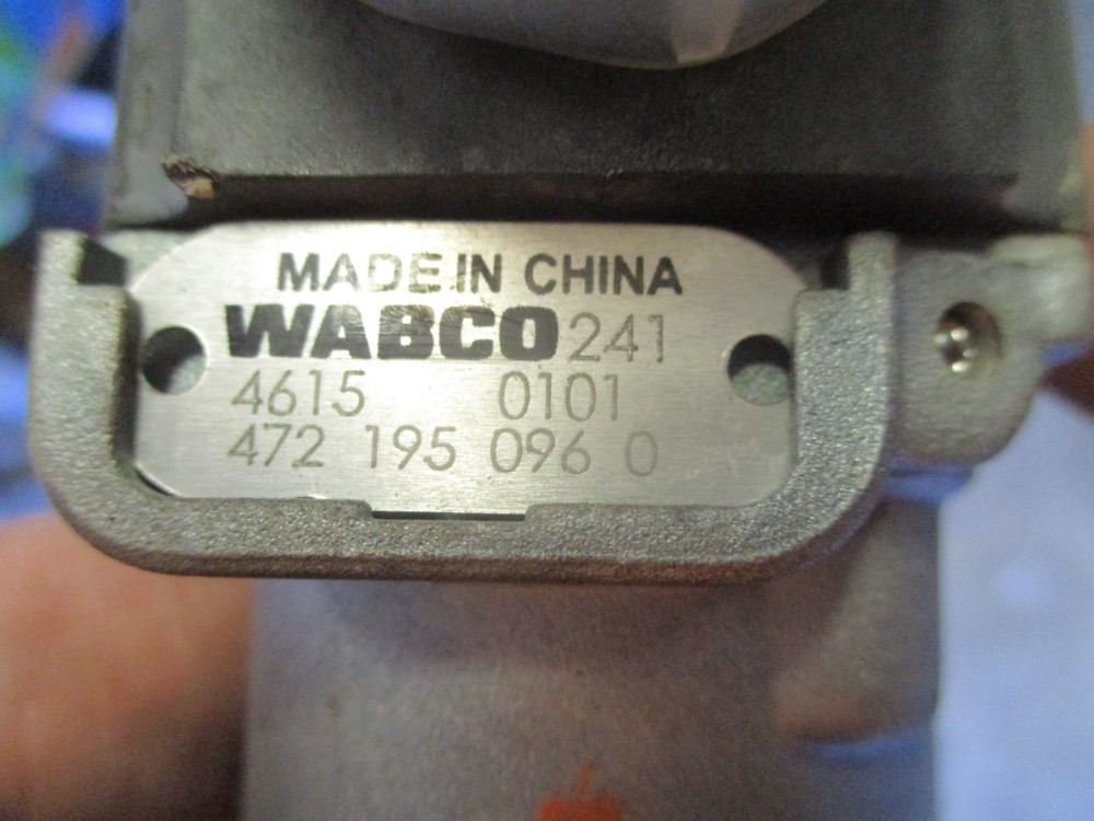 NOS WABCO Air Valve 241, 0101, 4721950960 Commercial Truck Valve