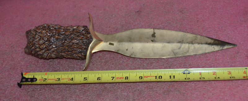 Vintage Wolf Head Handle Knife Made In Taiwan.