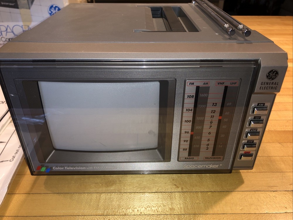 General Electric 1988 Spacemaker TV W/ Box 7-7160 Includes Instructions TESTED!!